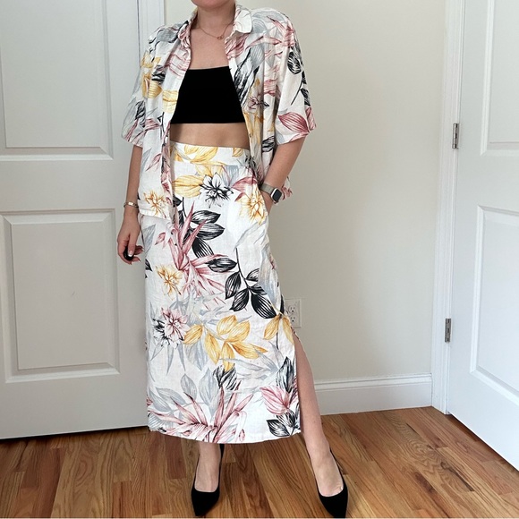 Two Pice Tropical Printed Linen Skirt Set - Picture 2 of 9